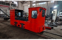 客戶采購(gòu)的CTL5/6GB蓄電池湘潭電機(jī)車裝車發(fā)貨