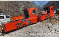 客戶定制的5噸湘潭鋰電池電機(jī)車抵達(dá)礦山